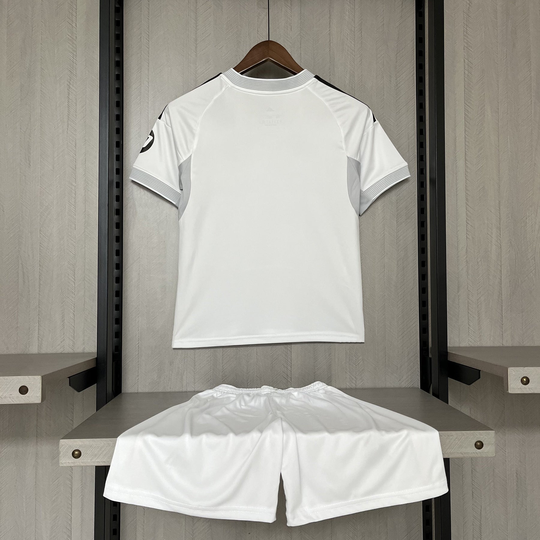 Conjunto Infantil Real Madrid Home 25/26 - Branco