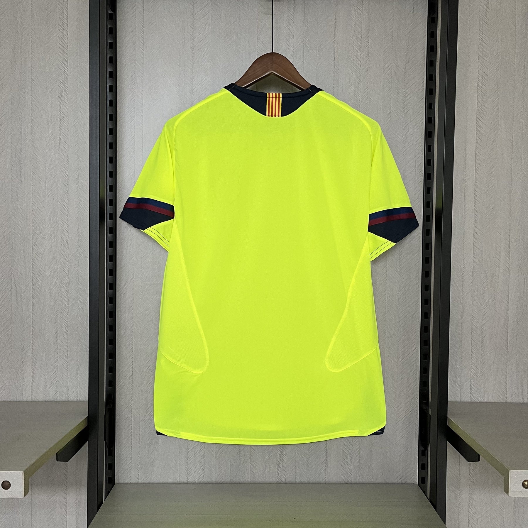 Barcelona Retro 2005/06 away