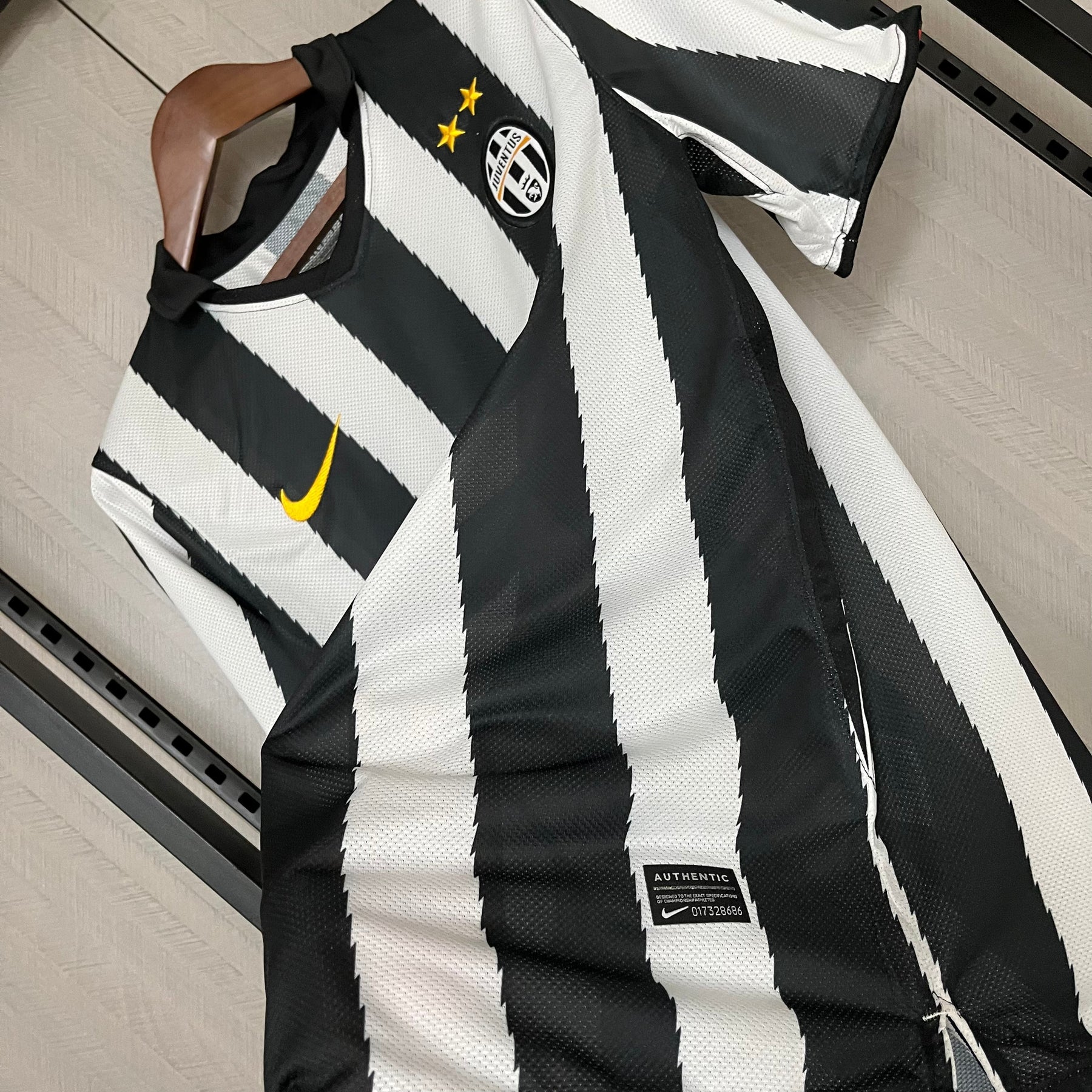 Camisa Juventus Retrô 2010 Preta e Branca - Nike
