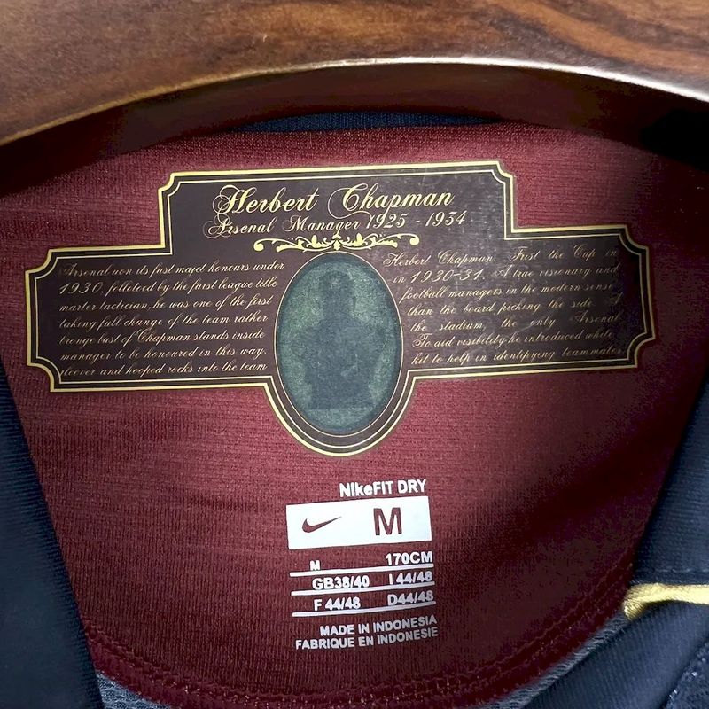 Camisa Retrô Arsenal III Third 06/07 - Masculina - Modelo Torcedor- Vermelha e Azul