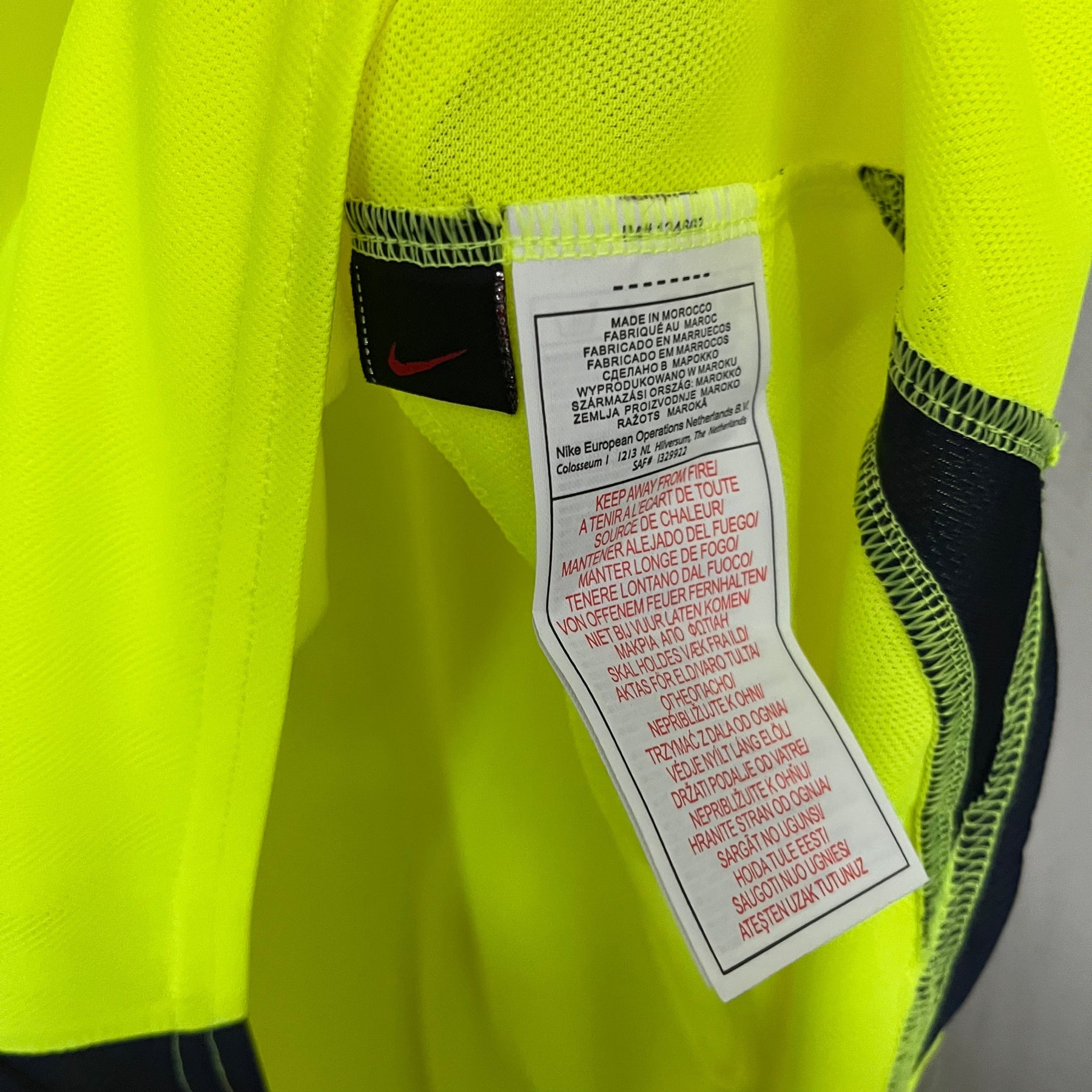 Barcelona Retro 2005/06 away