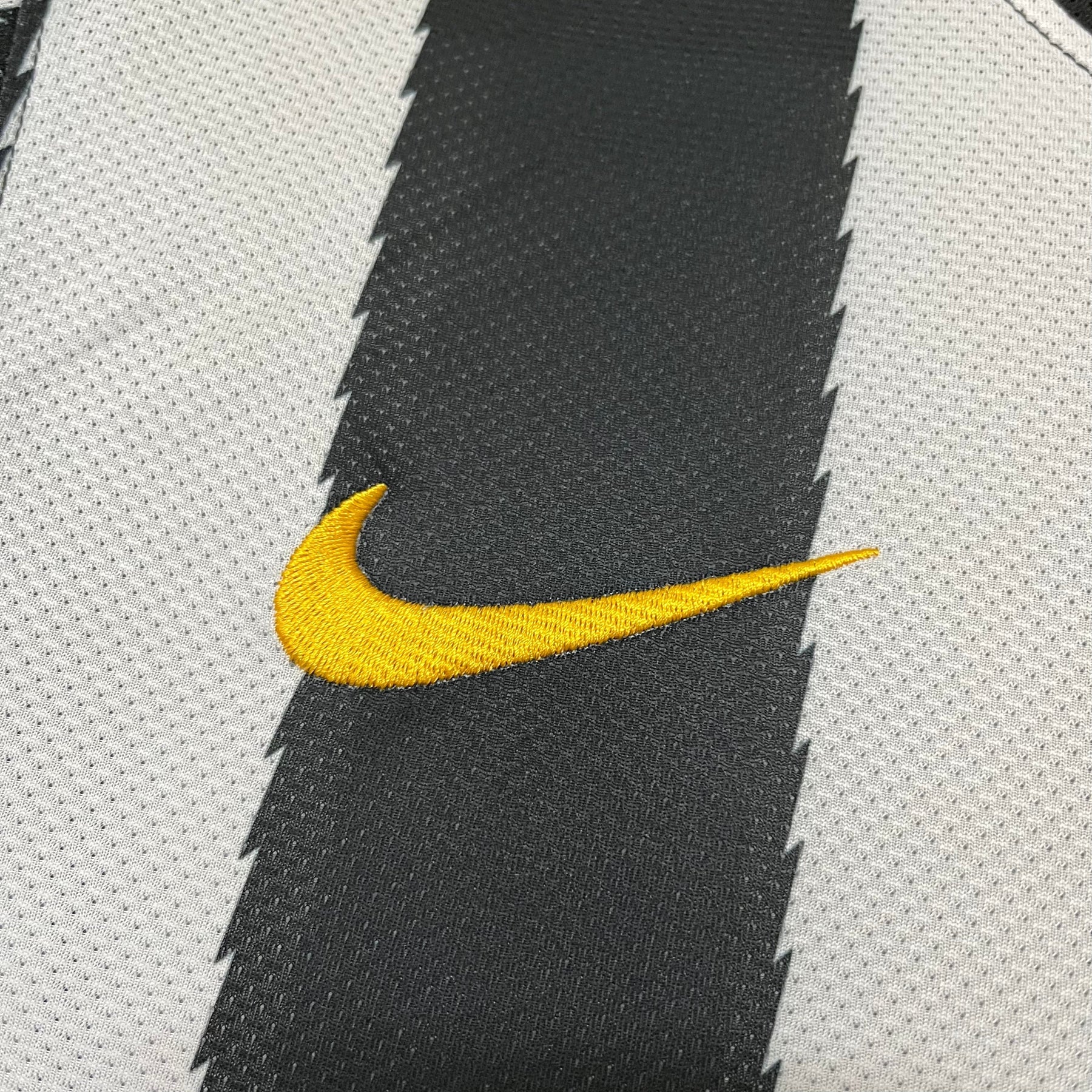 Camisa Juventus Retrô 2010  Preta e Branca - Nike