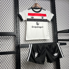 Kit Infantil Manchester United 24/25 - Branco e Vermelho