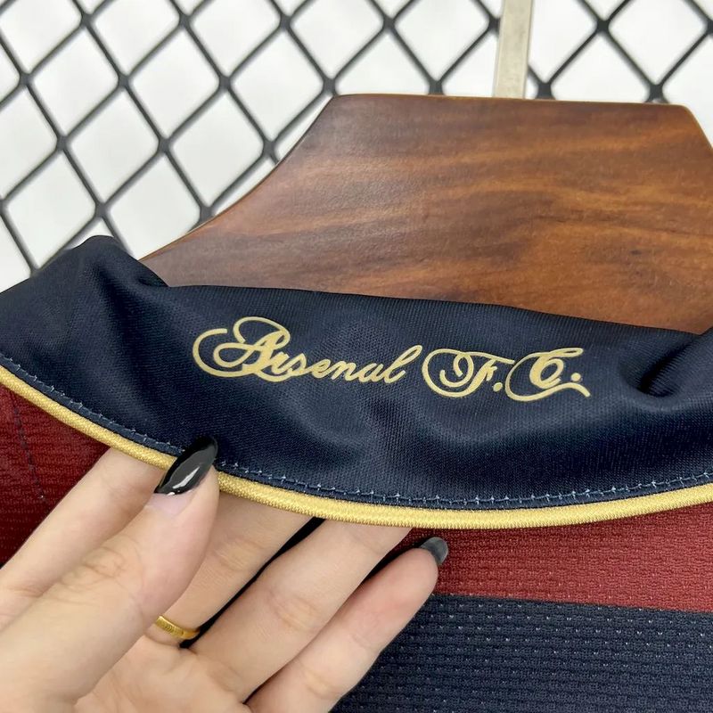 Camisa Retrô Arsenal III Third 06/07 - Masculina - Modelo Torcedor- Vermelha e Azul