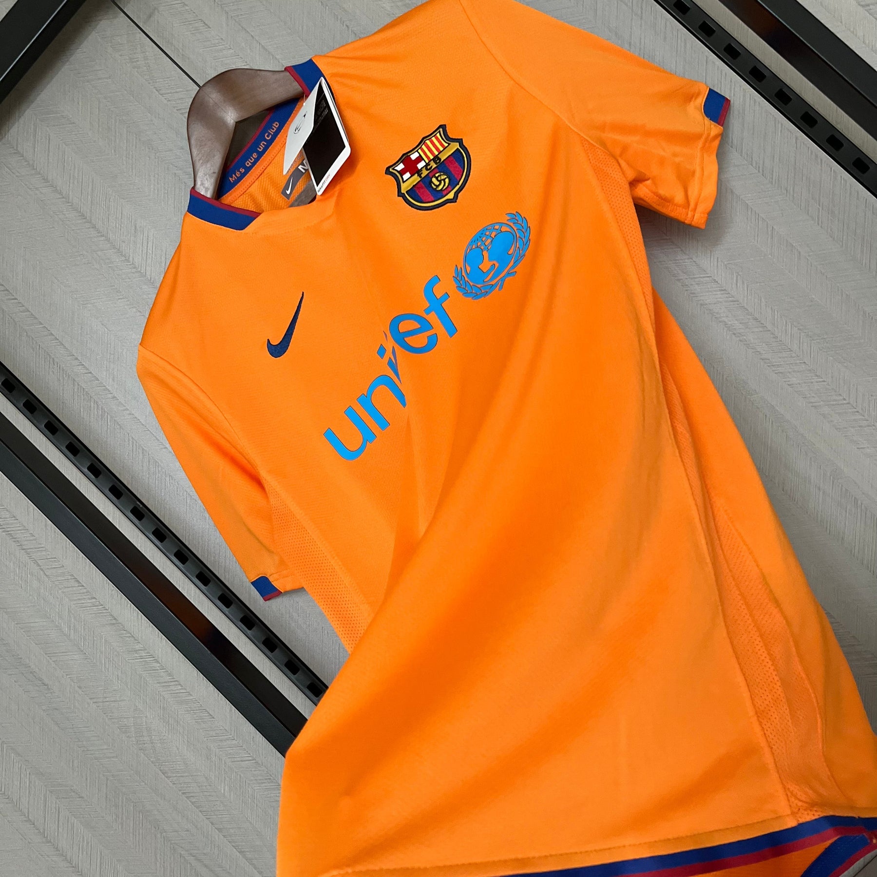 Barcelona Retro 2006/07 away