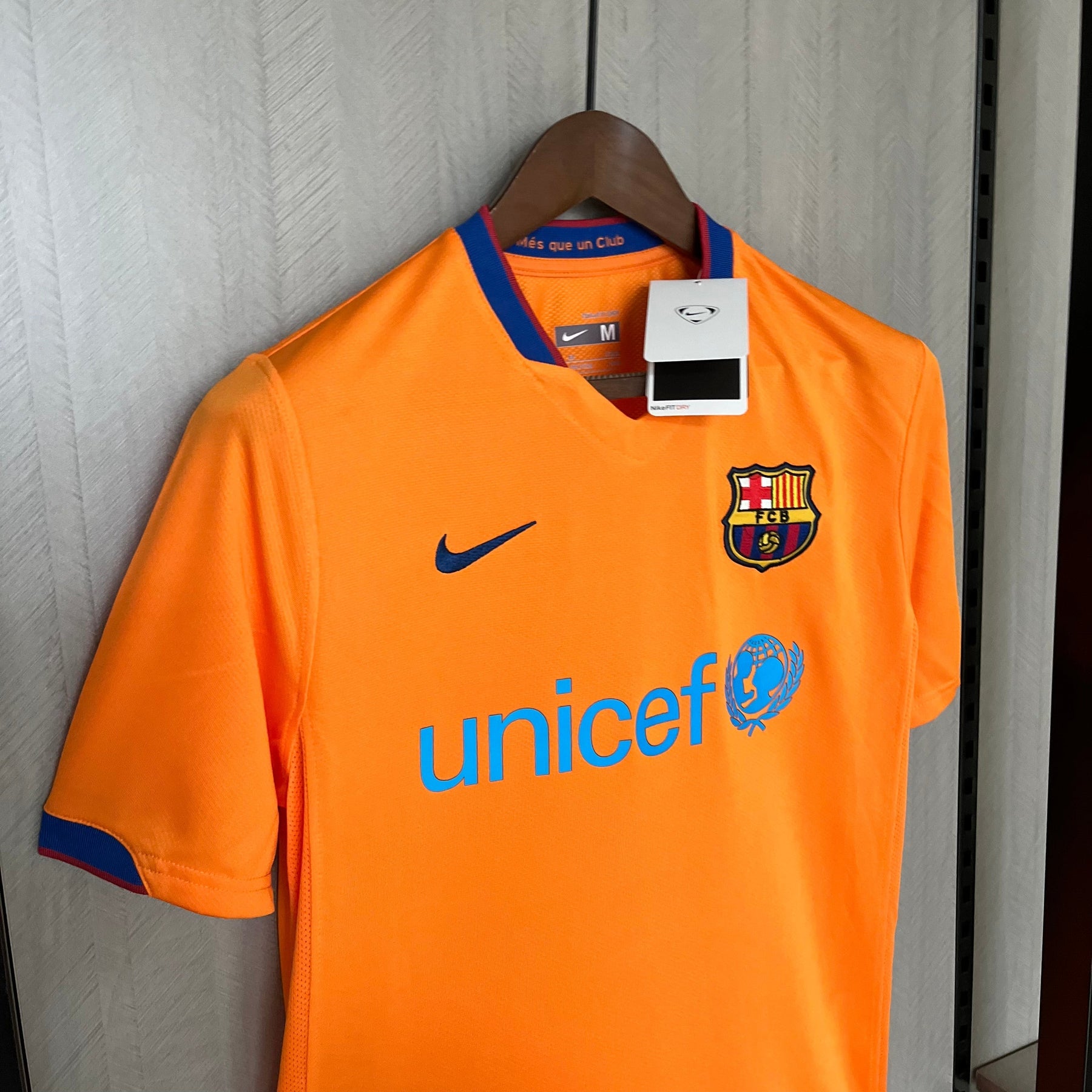 Barcelona Retro 2006/07 away