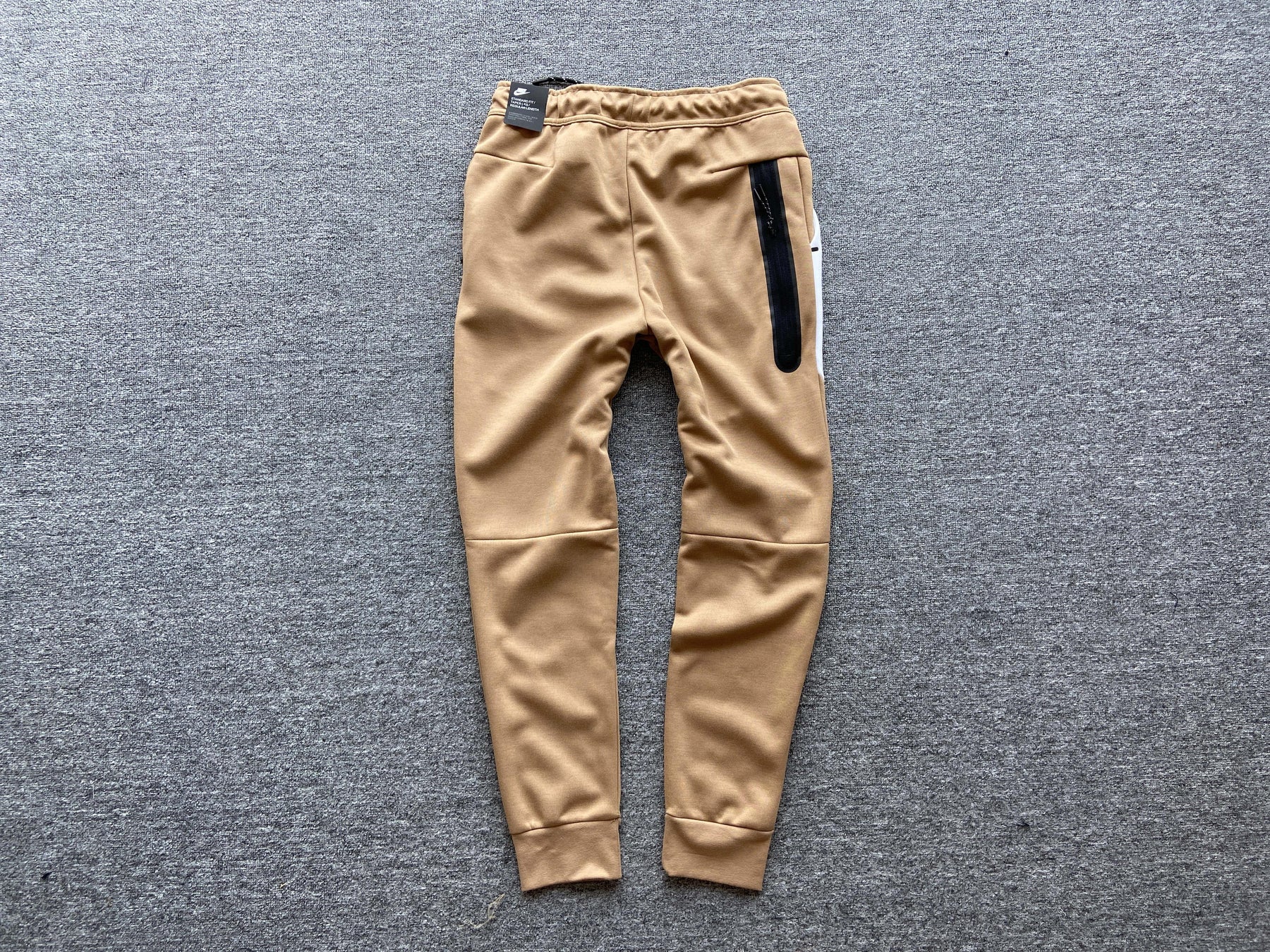 Conjunto Tech Fleece Nike - Bege/Branco