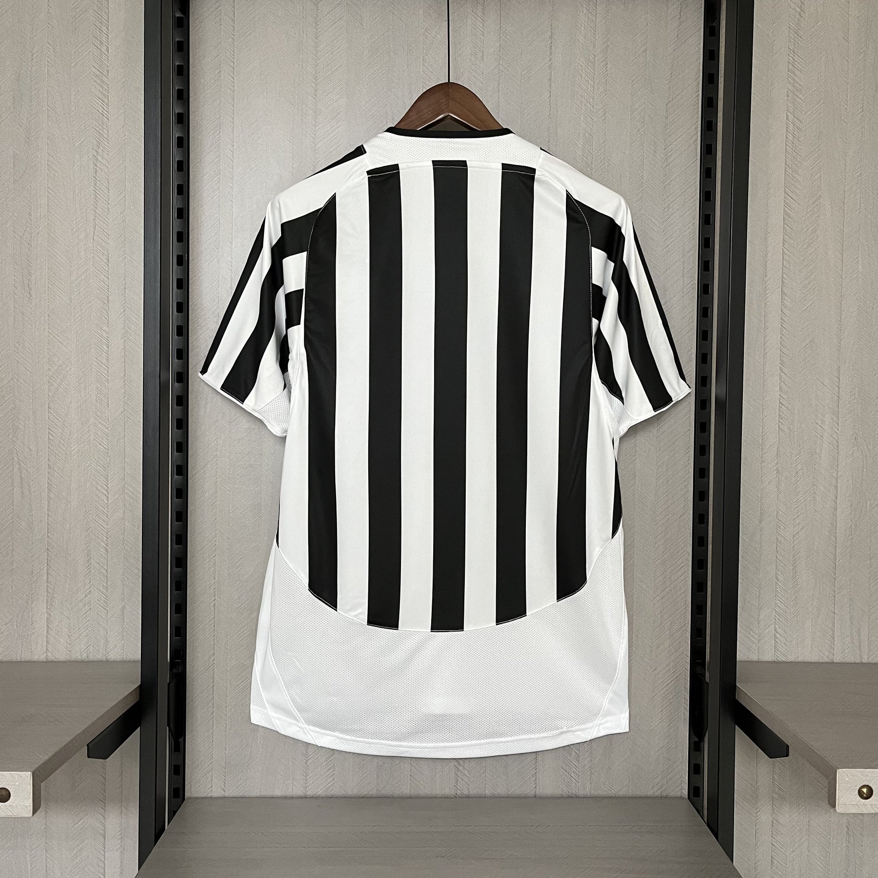 Camisa Juventus Retrô 2010  Preta e Branca