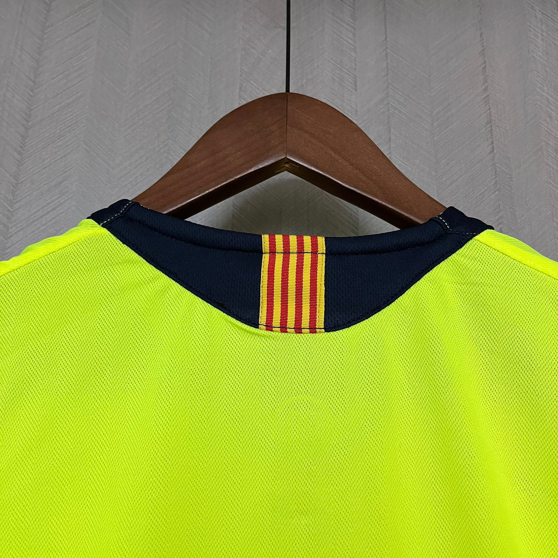 Barcelona Retro 2005/06 away