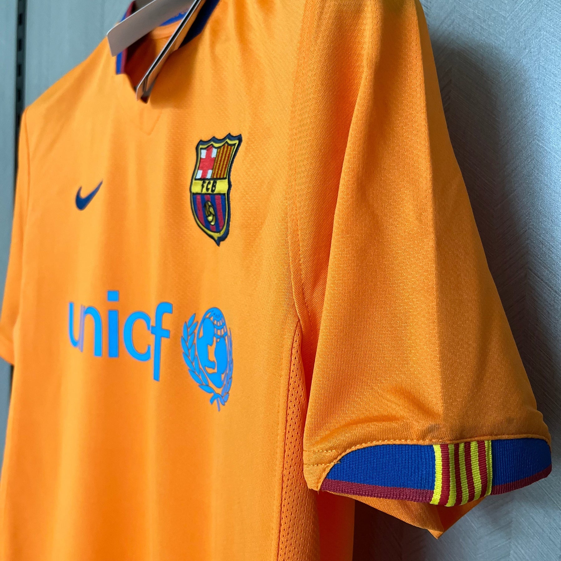 Barcelona Retro 2006/07 away